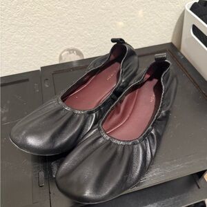 Tory Burch Black Leather Ballet Flats with Burgundy Insole